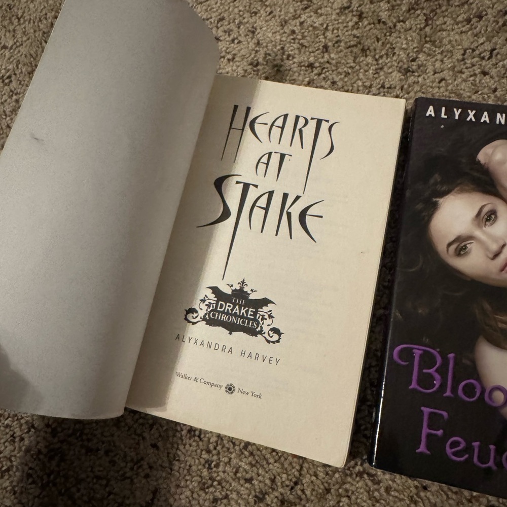 Alyxandra Harvey Vampire Book Set - Hearts at Stake & Blood Feud - Picture 3 of 8